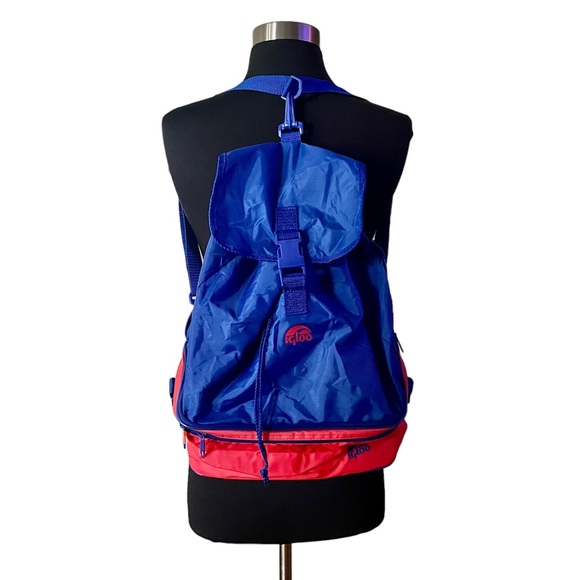 Igloo Handbags - Vintage Igloo lunch bag convertible backpack crossbody insulated red blue